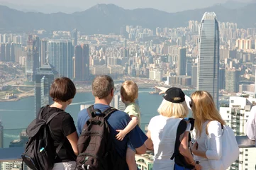 Crédence de cuisine en verre imprimé Lieux asiatiques famly sightseeing the hong kong skyline