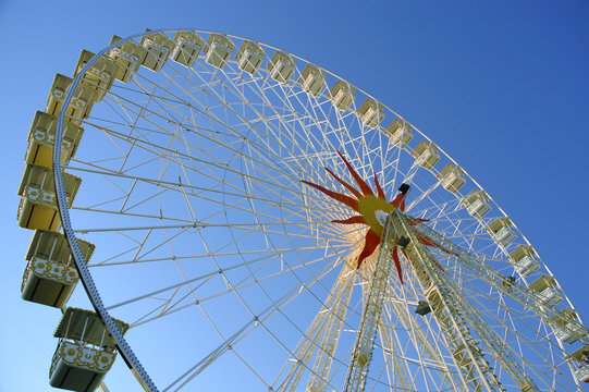 grande roue - parc d'attraction