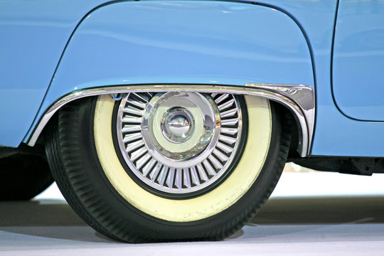 Fototapeta cabriolet wheel