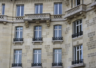 Fototapeta na wymiar an elegant parisian apartment