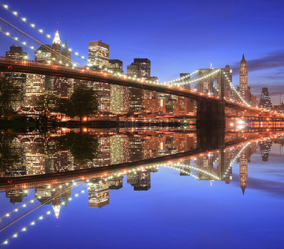 Fototapeta brooklyn bridge and manhattan skyline at night