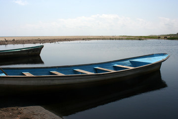 Fototapeta premium lancha en laguna