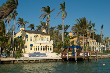 ligth yellow mansion