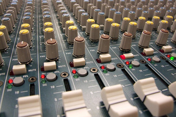 mixer / mixing board / mixing console