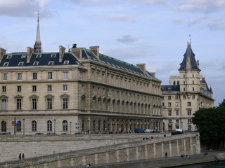 palais de justice de paris