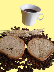 café et tranches de pains aux céréales