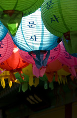 Naklejka premium glowing buddhist lanterns