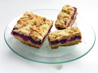crisp cherries-cake