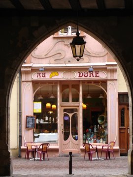 belle devanture d'un caf&eacute;