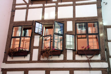 fenster in historischem haus