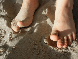 kids legs fingers - everything ok