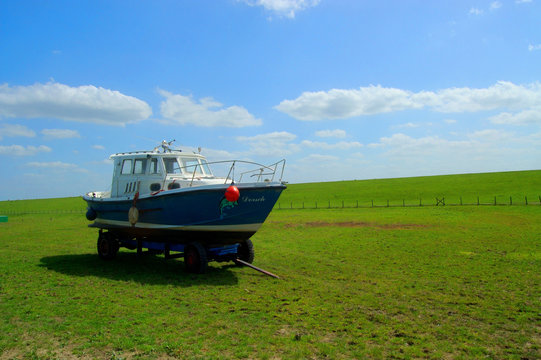 motorboot auf einem anh&auml;nger