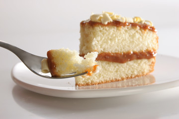 porción de pastel relleno