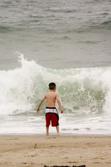 Fototapeta na wymiar boy playing with the waves