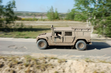 hummer h1 in aktion