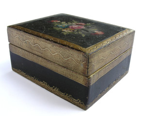 1219 - coffre en bois décoré (détourage inclus)