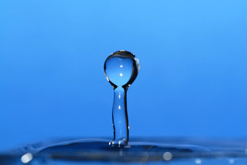 Fototapeta na wymiar Water drop °2