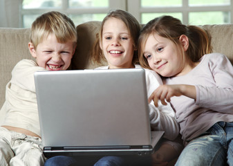 kids with laptop
