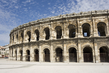 ar&egrave;ne de nimes