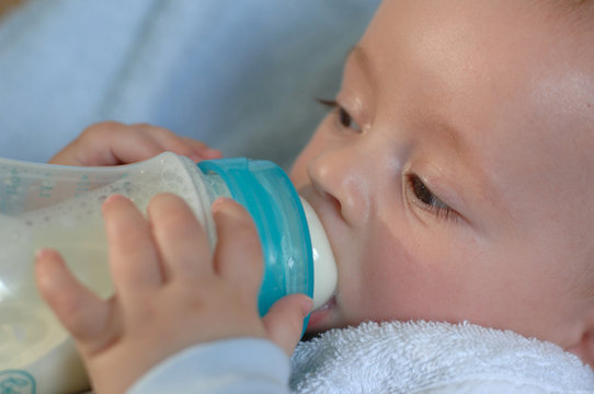 b&eacute;b&eacute; et biberon