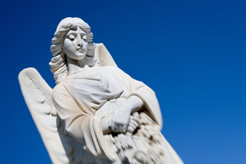 Fototapeta na wymiar angel in cemetery