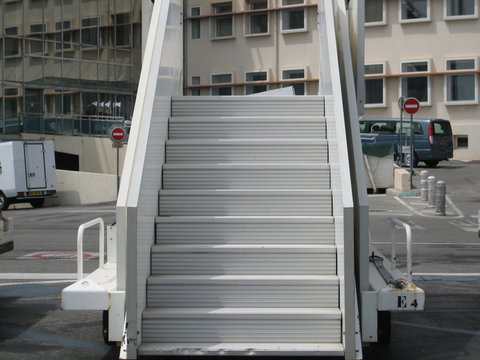 gangway auf einem flughafen