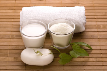 Fototapeta na wymiar milk bath. white spa