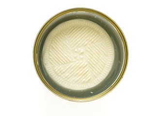 feta käse in der dose