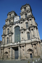 Fototapeta na wymiar cathedrale st pierre de rennes