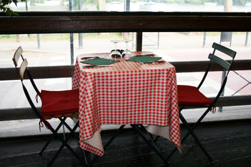 table de café en terrasse