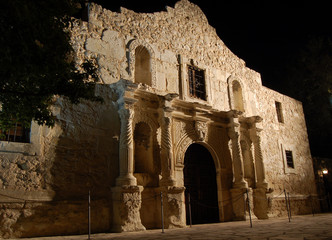 The alamo mission at night in San Antonio Texas - obrazy, fototapety, plakaty