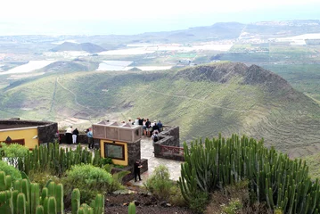 Foto op Canvas tourists peering at tenerife landscape © geewhiz