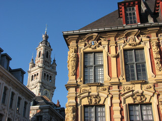 Fototapeta na wymiar Lille - front dzwonnica stary portfel + CCI