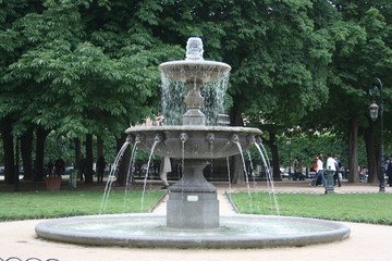 paris fountain