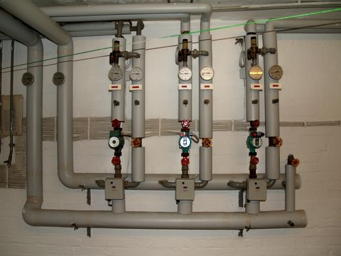 pumpen - ventile - heizung - anlage