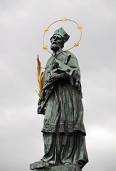 statue an der karlsbrücke