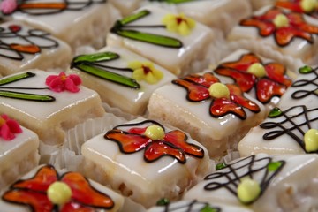 petit four