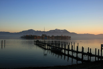 chiemsee, blick auf die fraueninsel