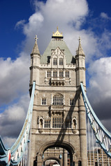 Fototapeta na wymiar tower bridge, london, end on