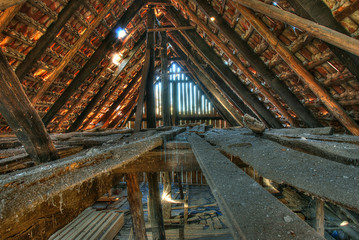 dachboden eines alten bauernhauses
