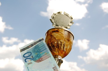 das Geld und der Pokal