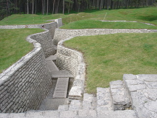 Tranchées de la guerre 14-18 dans le Nord la France, à Vimy