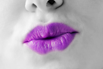 baiser de bouche de femme violet rose amour sexe