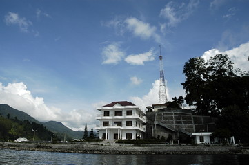house in toba lake