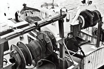 au-dessus des bateaux