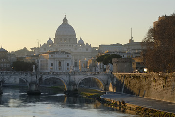 Fototapeta na wymiar San Pietro i most