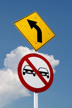 curva prohibido adelantar