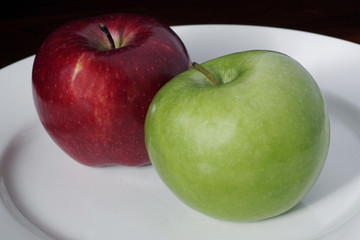 green and red apple