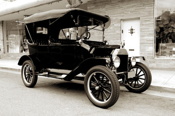 Fototapeta na wymiar stary samochód z 1915