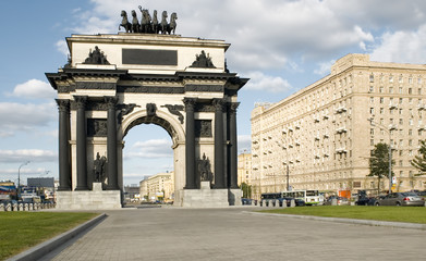 Fototapeta na wymiar triumphal arch in moscow city